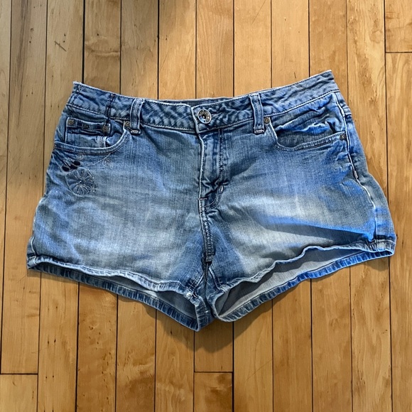 Vintage Pants - Vintage Y2K Z. Co Embroidered Denim Short Shorts